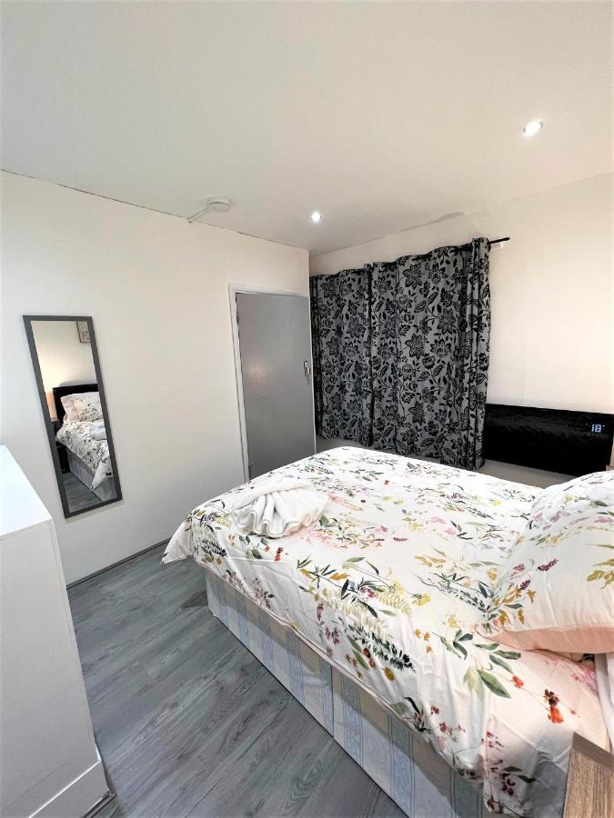 Stepney Green Beds To Stay 24 London Eksteriør billede