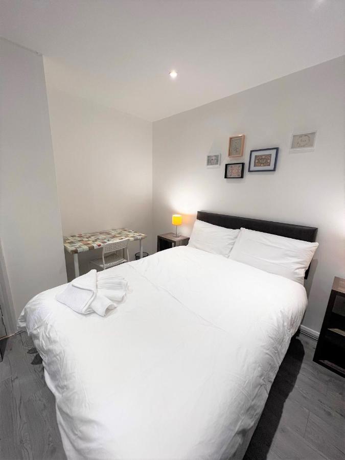 Stepney Green Beds To Stay 24 London Eksteriør billede